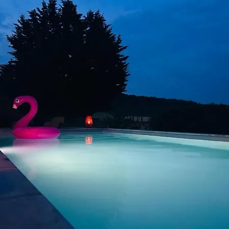 Piscine Jacuzzi Privatises Clos Valentin בית הארחה 4*