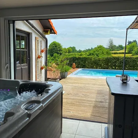 Piscine Jacuzzi Privatises Clos Valentin בית הארחה 4*